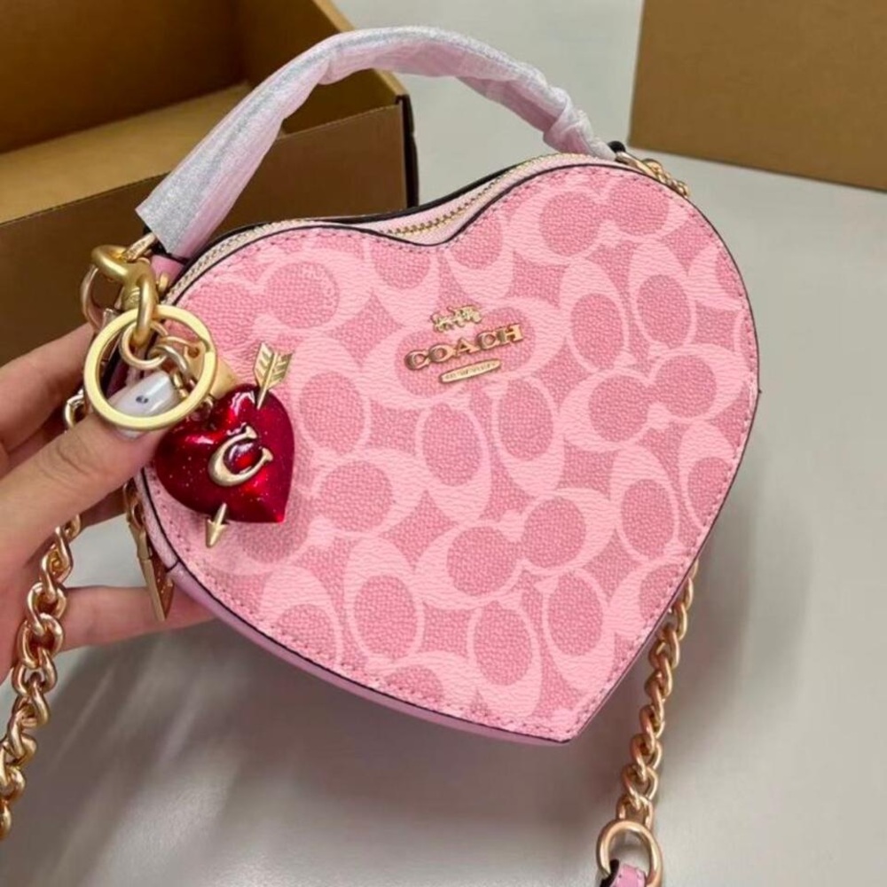 🎀COACH Pink Heart Crossbody Bag with Signature Print